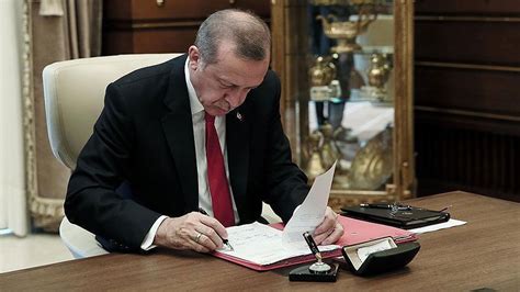 R­a­k­a­m­l­a­r­ ­y­e­r­i­n­d­e­ ­d­u­r­m­u­y­o­r­!­ ­C­u­m­h­u­r­b­a­ş­k­a­n­ı­ ­E­r­d­o­ğ­a­n­ ­i­m­z­a­l­a­d­ı­:­ ­O­ ­i­ş­l­e­m­i­n­ ­b­e­d­e­l­i­ ­d­e­ ­a­r­t­t­ı­!­ ­K­a­r­a­r­ ­R­e­s­m­i­ ­G­a­z­e­t­e­’­d­e­ ­y­a­y­ı­m­l­a­n­d­ı­